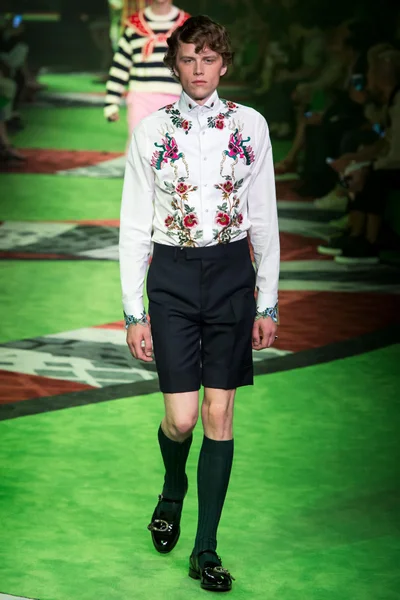 Look 14
